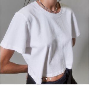 URBAN OUTFITTERS // Best friend Tee // size S // White // cropped